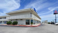 Motel 6 Galveston, TX