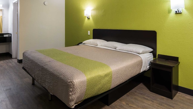 1 King Bed | Smoking, Micfridge