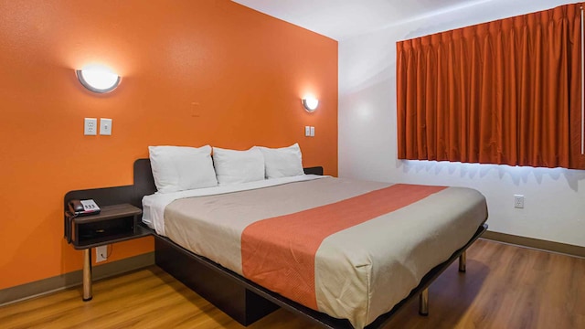 1 King Bed | Non-Smoking