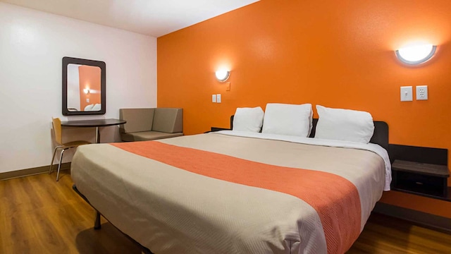 1 Queen Bed | Mobility Accessible Tub Nsmk