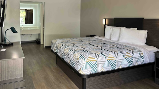 1 King Bed | Non-Smoking