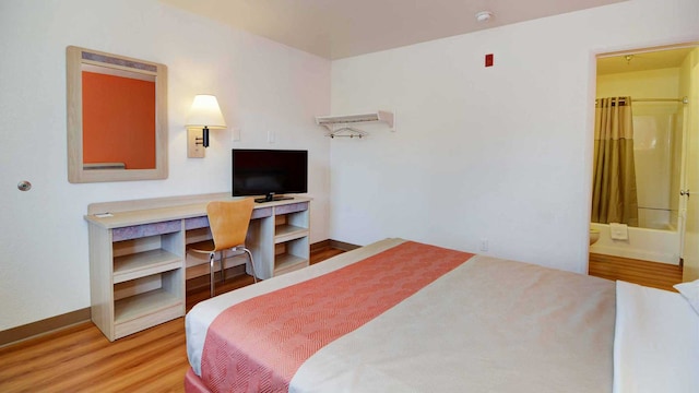 1 Queen Bed | Micfridge