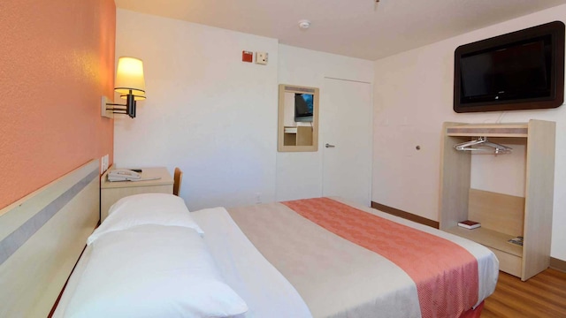 1 Queen Bed | Mini Fridge