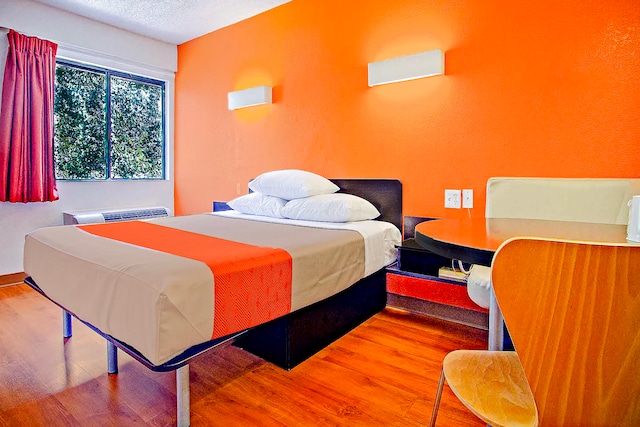 1 King Bed | ADA/RI Shower/Micfridge