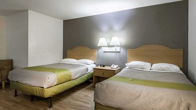 2 FULL BEDS | NON-SMOKING, KITCHEN