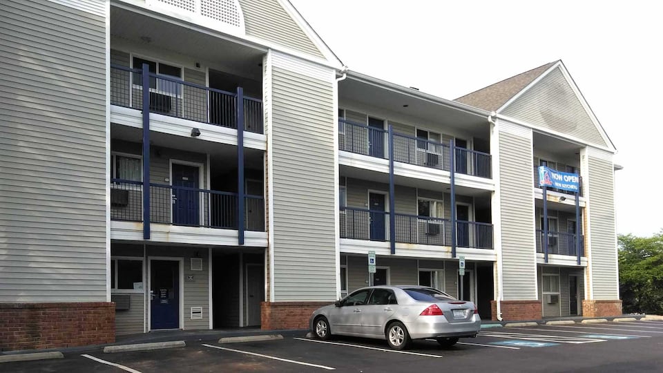 Motel 6 Greensboro, NC - I-40, C27407, Greensboro