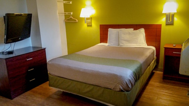 1 Queen Bed | Premium, Micfridge