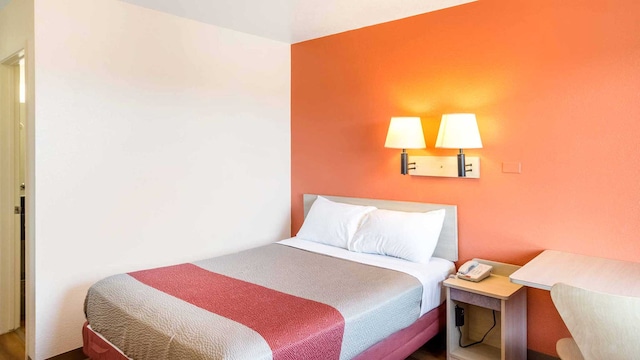 1 Queen Bed | ADA/RI Shower/Micfridge