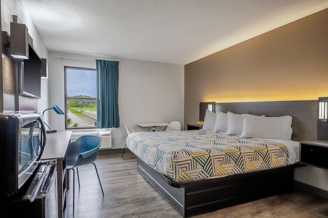 1 King Bed | Mobil Access Tub Nsmk Micfridg