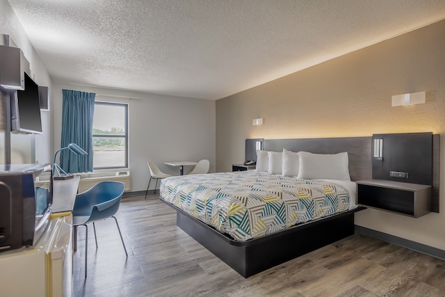 1 King Bed | Non-Smoking, Micfridge