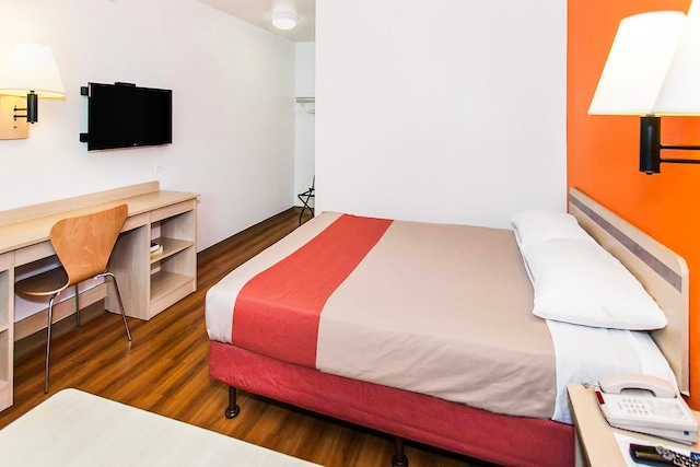 1 Queen Bed | Extended Suite