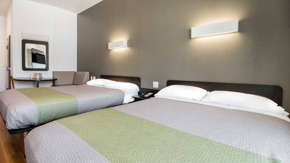 2 Queen Beds | Mobility Accessible Tub Nsmk, Hearing Impaired