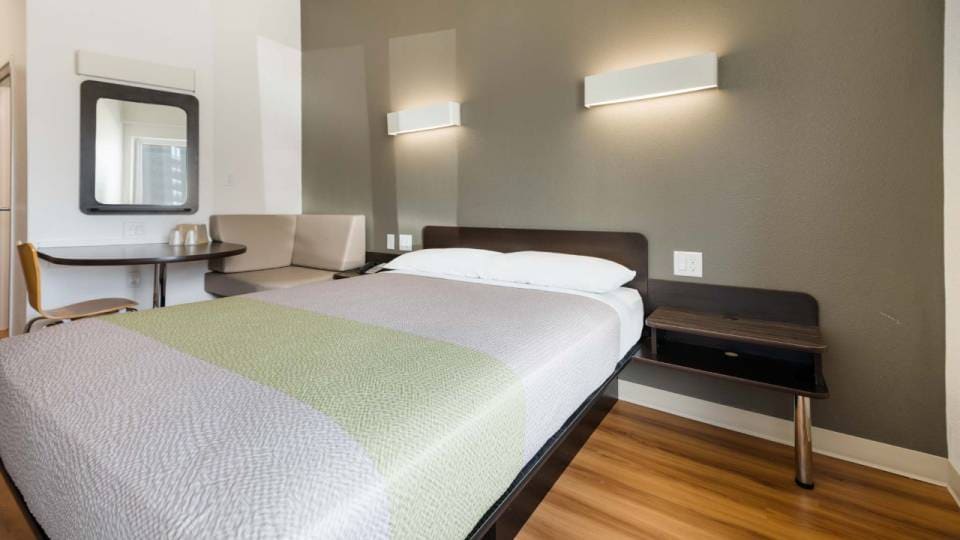 1 Queen Bed | ADA/RI Shower/Non-Smoking