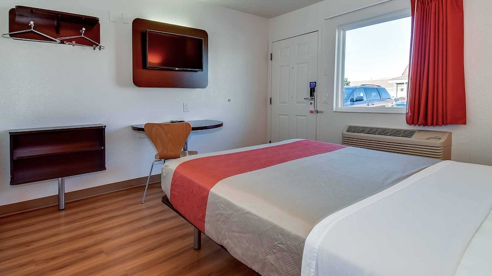 Motel 6 Riverside, CA - South, Riverside_g6, Riverside