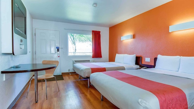 2 Full Beds | Smoking