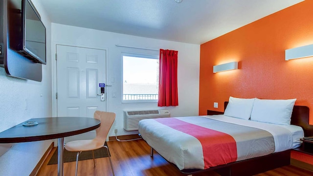 1 Queen Bed | Mobility Accessible Tub Nsmk