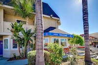 Motel 6 Riverside, CA - South