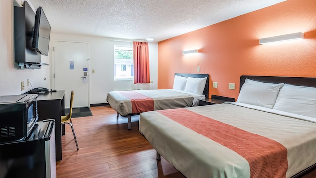 2 FULL BEDS | MOBIL ACCESS TUB NSMK MICFRIDG