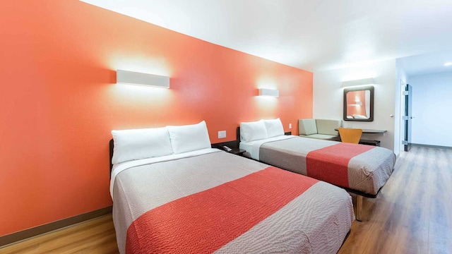 2 Full Beds | Mobil Access Tub Smk Minifridg