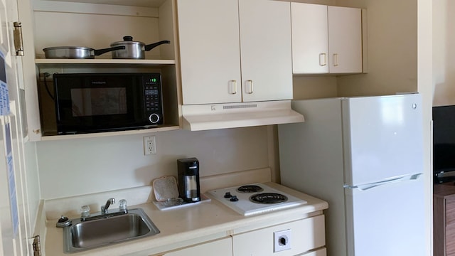 2 Full Beds | Non-Smoking, Kitchen