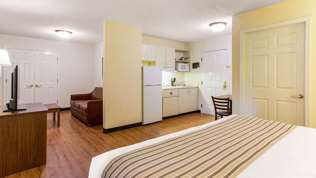 1 Queen Bed | ADA/RI Shower/Smoking/Kitchen