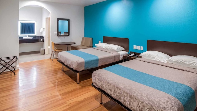 2 QUEEN BEDS | MOB ACC RI SHWR NSMK MICFRIDG