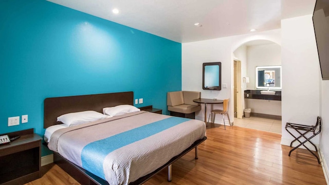 1 KING BED | BUSINESS, SMOKING, MICFRIDGE