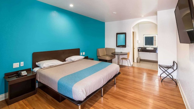 1 KING BED | MOBIL ACCESS TUB NSMK MICFRIDG