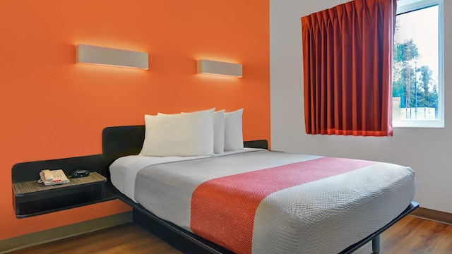 1 Full Bed | Premium, Micfridge