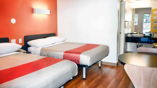 2 Full Beds | Premium, Micfridge