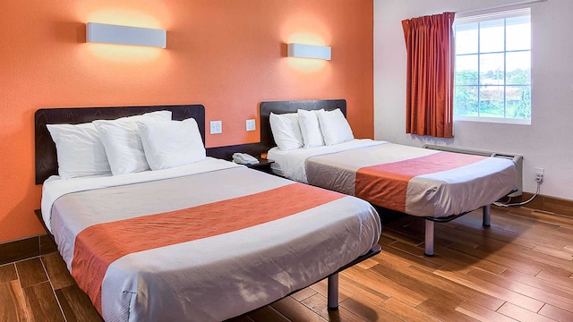 2 Full Beds | Mobility Accessible Tub Nsmk