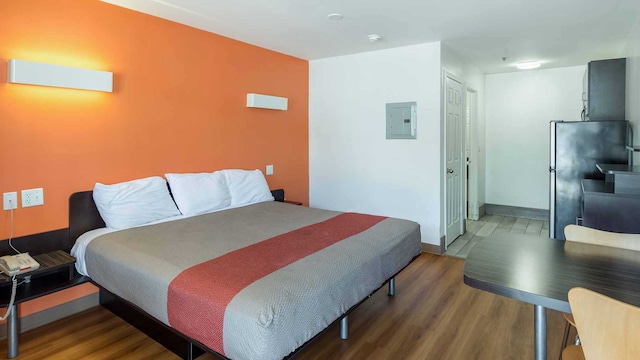 1 King Bed | Suite, Smoking, Kitchen