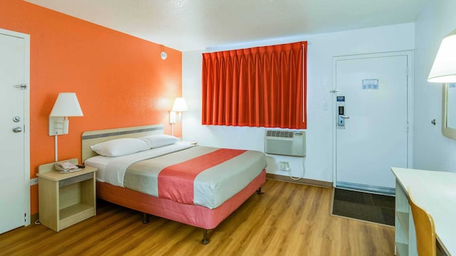 1 Queen Bed | ADA/RI Shower/Non-Smoking