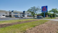 Motel 6 Schiller Park, IL - Chicago O'Hare