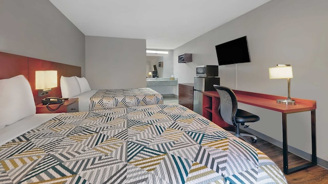 2 Queen Beds | Smoking, Micfridge