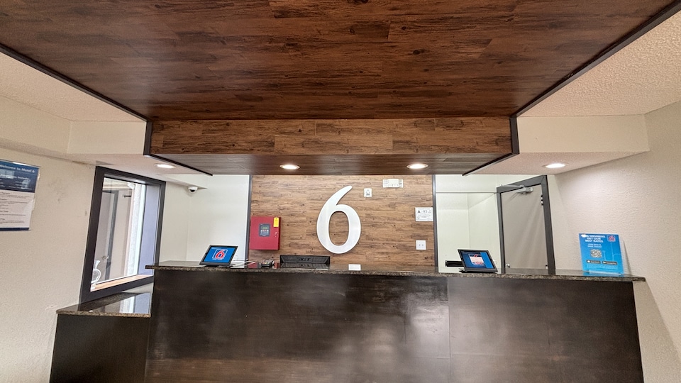 Studio 6 Suites Charlotte, NC-Northlake, C28031, Charlotte NC