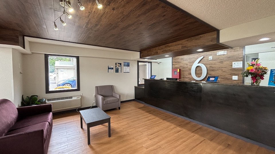 Studio 6 Suites Charlotte, NC-Northlake, C28031, Charlotte NC