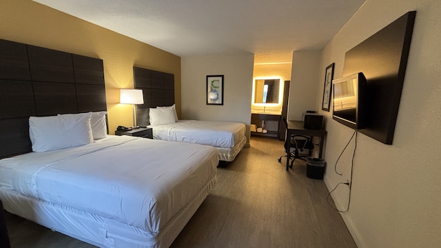 2 Full Beds | Suite, Smoking