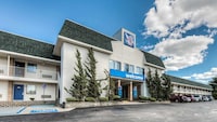 Motel 6 Niantic, CT - New London