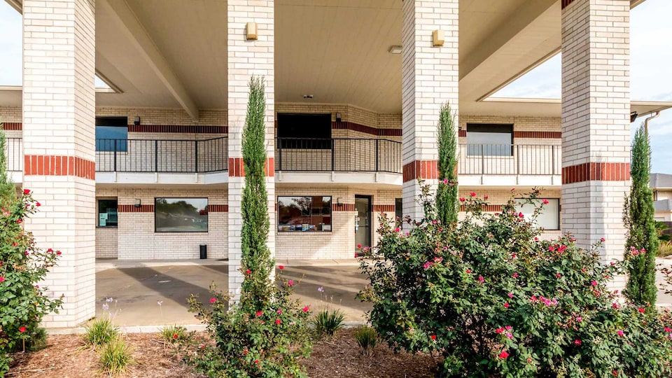 Motel 6 San Antonio, TX - South WW White Rd, C78219, San-Antonio