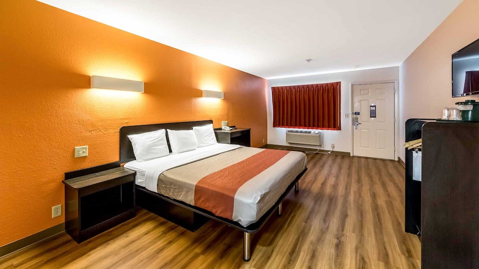 Motel 6 San Antonio, TX - South WW White Rd, C78219, San-Antonio