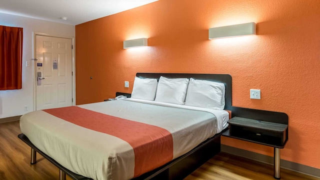 1 King Bed | Mobility Accessible RI Shower Nsmk