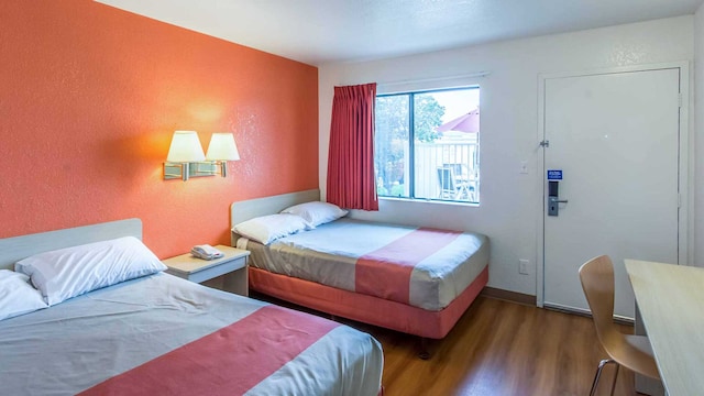 2 Full Beds | Micfridge