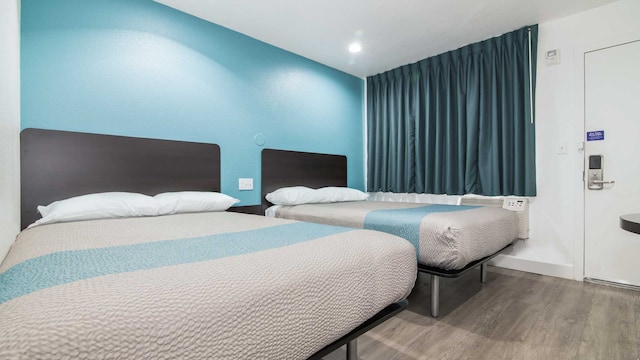 2 FULL BEDS | SMOKING, MICFRIDGE