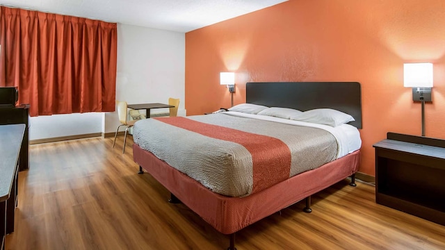 1 King Bed | Mobil Access Tub Nsmk Micfridg