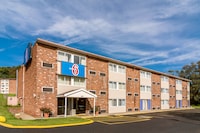 Motel 6 New Stanton, PA