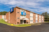 Motel 6 New Stanton, PA
