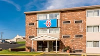 Motel 6 New Stanton, PA