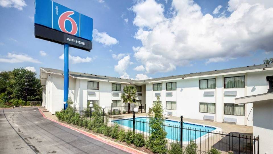 Motel 6 Dallas, TX - South, C75203, Dallas