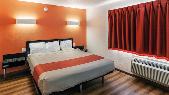 1 Queen Bed | Smoking